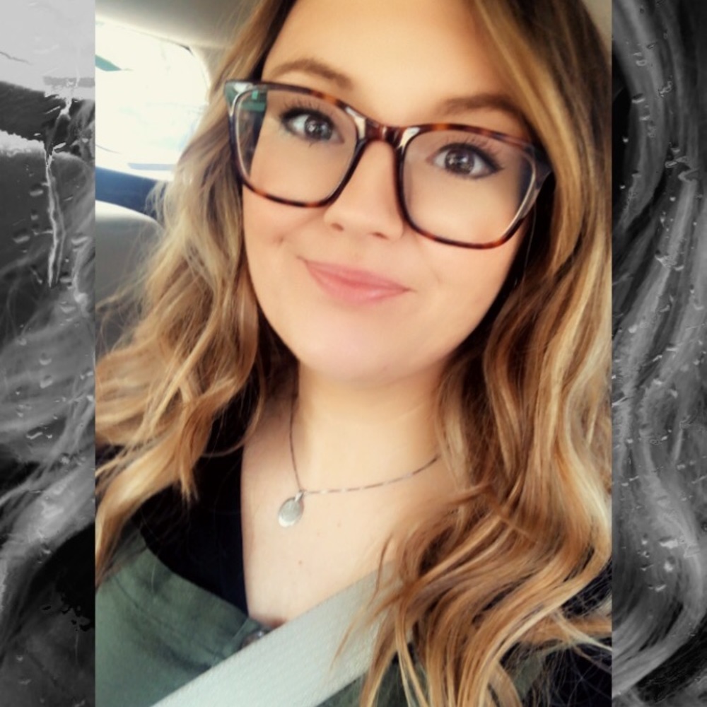 Meet your Posher, Courtney